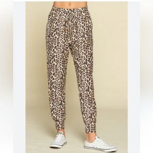 💰3/$30Cheetah print casual pants